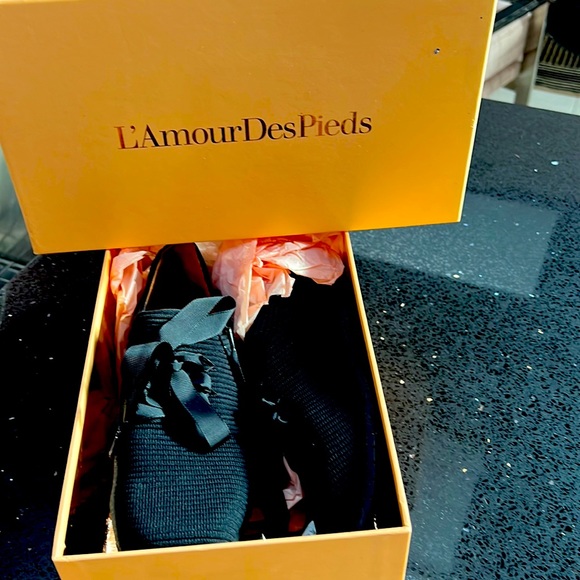 Great comfortable shoes never worn with box - Picture 1 of 4